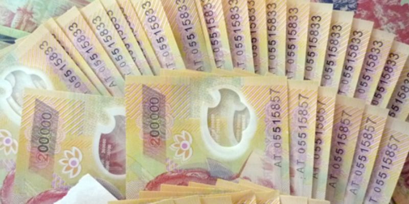 Nằm mơ thấy bản thân ăn trộm 200 nghìn của người lạ