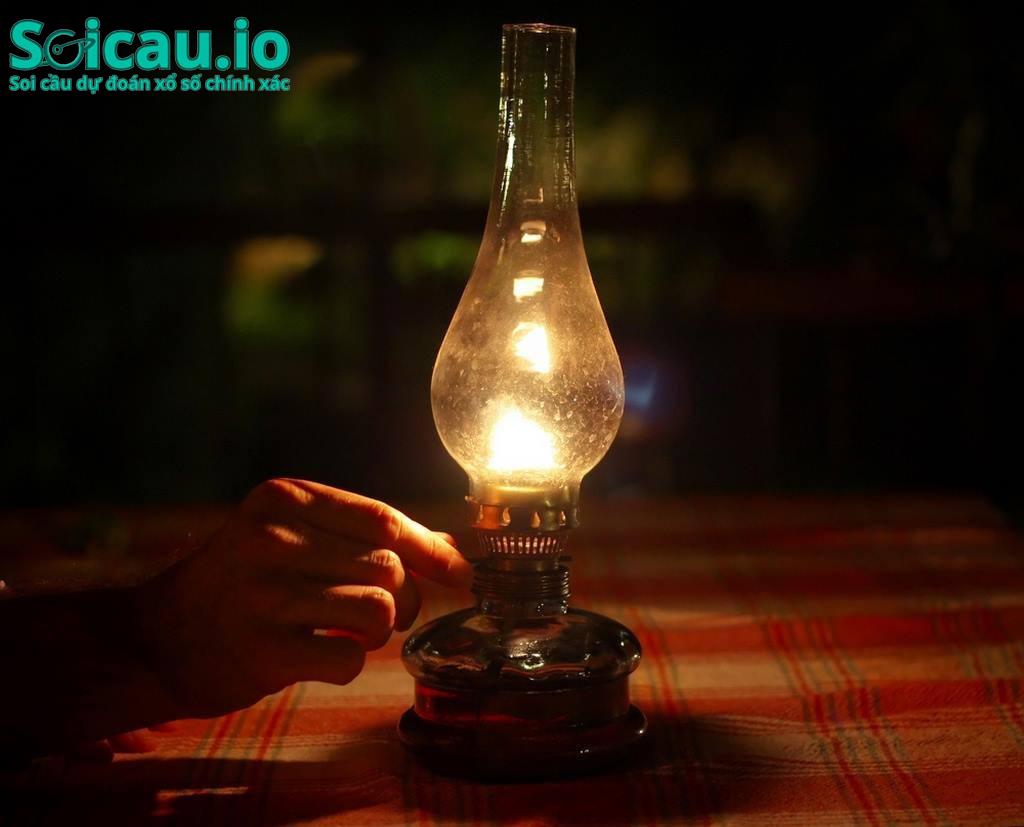 Đèn dầu cháy mang đến ý nghĩa may mắn
